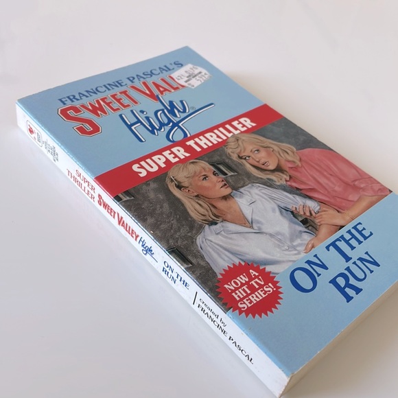 ✨2/$20✨ SVH (Super Thriller) On The Run - Picture 3 of 3